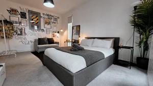 Sleek 4BR Townhouse - Rooftop - Hot Tub