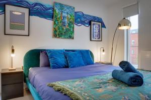 Sleek 4BR Townhouse - Rooftop - Hot Tub