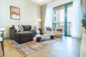 Seafront 2BR, Within Walking Distance to La Mer Beach, Short Drive Away from Mercato Mall, La Sirene Building 2, La Mer by Deluxe Holiday Homes