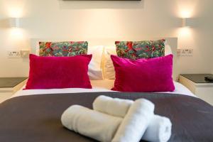 Stylish 3-Bed near Imperial WharfChelsea Harbour