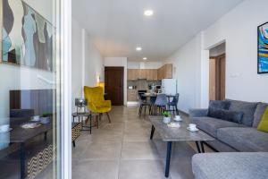 Hilltop 2-Bedroom Apartment