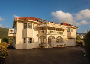 Private Villa Paradise - Pool & Mountain Views