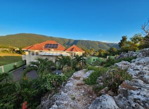 Private Villa Paradise - Pool & Mountain Views