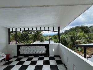 Jungle Edie Guesthouse & Jungle Trekking