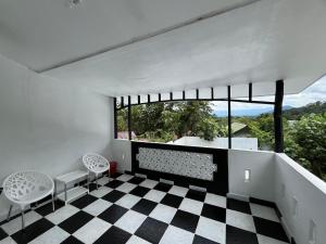 Jungle Edie Guesthouse & Jungle Trekking