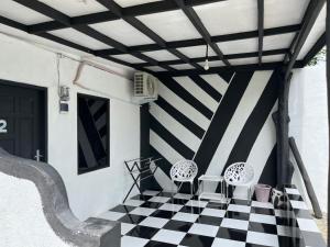 Jungle Edie Guesthouse & Jungle Trekking