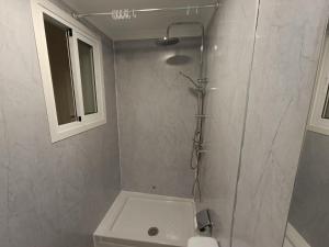 Sol, Playa y Sabor Tu apartamento ideal en Málaga