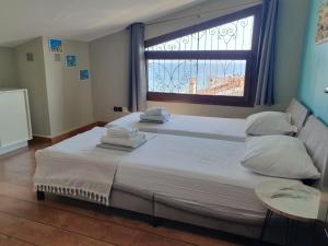 Teo`s Seaview Specious Apartment, Nikiti near Harbor