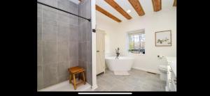 Hidden gem at the lake 4 bedrooms