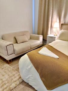 Luxury Apartment with Grand Living Space London