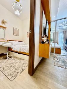 Walk to SM Mall, Near Airport, Disney plus, Netflix, Karaoke, WiFi