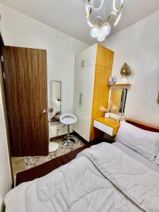 Walk to SM Mall, Near Airport, Disney plus, Netflix, Karaoke, WiFi