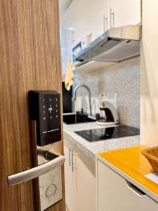 Walk to SM Mall, Near Airport, Disney plus, Netflix, Karaoke, WiFi