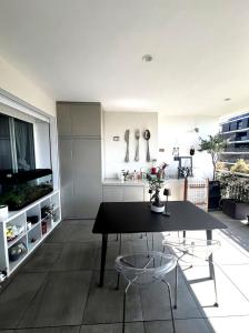 Urban Oasis - Two-Room Apartment!