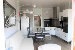 Agréable appartement T2 avec loggia proche commerces et plage - 4ALB24
