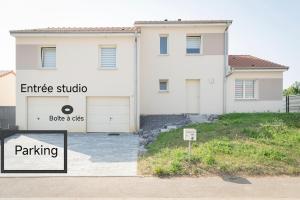 Aux pieds de la colline de Mousson