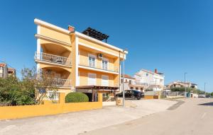 Lovely Apartment In Biograd Na Moru With Wifi 
