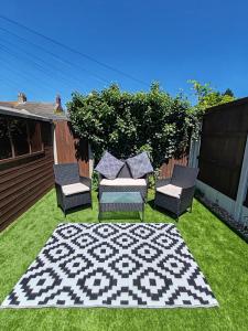 Cosy Pet Friendly Holiday House in Gorleston - five minutes to beach