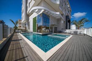Apartamento em Mariscal com 2 quartos, piscina no condominio