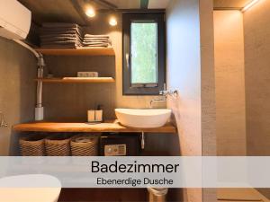 TinyHousebeiDresden mit Faßsauna unser größtes winziges Häuschen für bis zu 7 Personen, Kaminofen, große Terrasse - Nähe Sächsische Schweiz - Von Juni - September Mindestmietzeit 1 Woche Sa-Sa