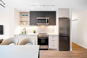 Stylish 3BR Retreat with Stunning City Views