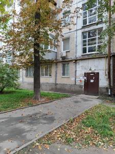 Двокімнатна на першому поверсі Нивки