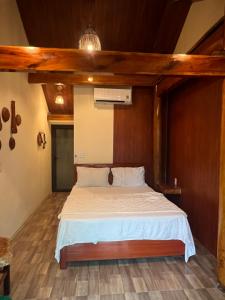 Phong Nha Coco House Homestay - Riverside & Mountain View