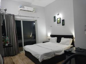 Pearl suites at omaxe eternity near prem mandir