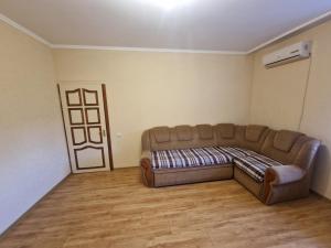 Apartment on Kravchuka, 11b