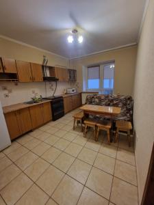 Apartment on Kravchuka, 11b