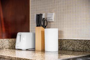 Prime Dubai Marina Spot - Beach, Dining and leisure