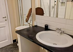 DOGE ADORNO- Davanti allacquario - Grande terrazza privata - Palazzo Nobiliare Storico