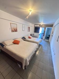 Em frente ao Trópico Hotel com Manobrista, Wi-fi - Apto 202