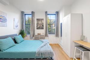15 Minutes to NYC - Modern & Colorful Hoboken Getaway