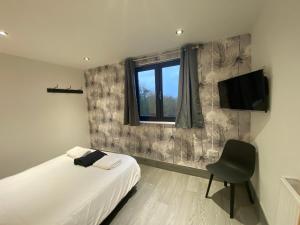 POPPY LUXURY LODGE Sleeps 8 at Fairview Farm, Ravenshead, Nottingham Near Sherwood Forest, Dog Friendly, Farm Stay great for wedding groups, families, Hen Dos, friends gatherings with amazing views