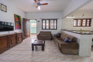 Casa com Piscina e Garagem a 550m da Praia