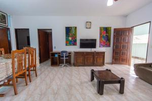 Casa com Piscina e Garagem a 550m da Praia