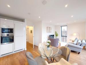 Spacious 2-Bedroom Apartment in Prime Location