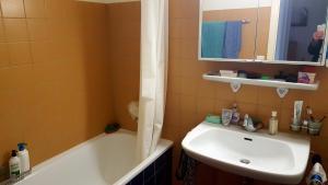 Appartement à partager avec couchage sur un grand matelas au sol