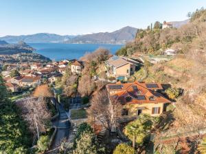 Dreamy Lakeview Attic Escape