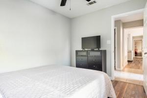 1 Mile to Stadium, Dog Friendly, Pool, Parking