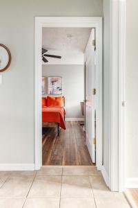 1 Mile to Stadium, Dog Friendly, Pool, Parking