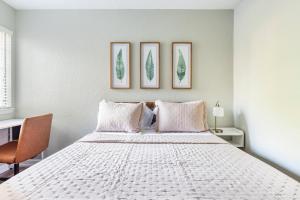 1 Mile to Stadium, Dog Friendly, Pool, Parking