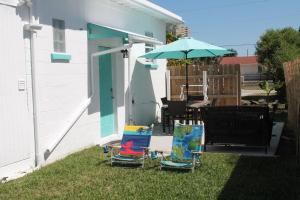 Cozy newly remodeled studio just steps from beach