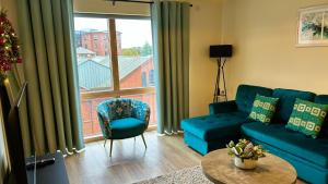 Elegant Modern 2-Bed Apartment steps from Belfast City Centre