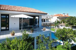 Mandarini Luxury Villa Pefkochori 5 bedrooms 12 guests