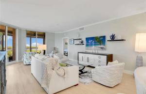 Naples Coastal Retreat Gulf Views