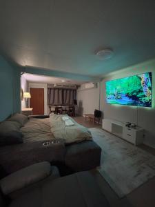 Mango Hostel - 420 Friendly