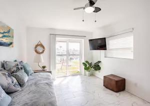 Oasis Waterfront Treasure Island Condo with Patio Dock and Johns Pass