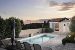 Villa Mason with Heated Pool and mini Wellness
